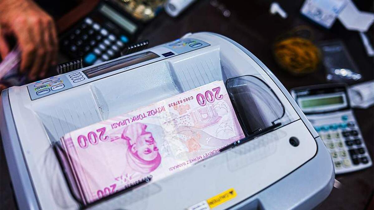 لیر ترکیه در برابر دلار به دلیل تعرفه‌های ترامپ به پایین‌ترین حد خود سقوط کرد