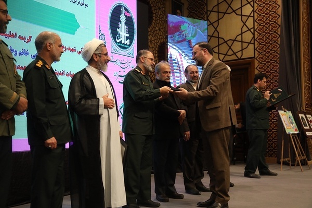 کسب عنوان موفق‌ترین پایگاه بسیج کارمندی استان قم توسط پایگاه امام حسن (ع)
