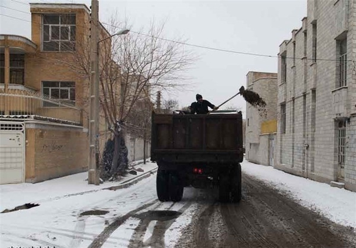 مصرف بیش از ۲۰۰ تن شن و نمک و ۸۰ هزار لیتر محلول ضد یخ در معابر کرمانشاه