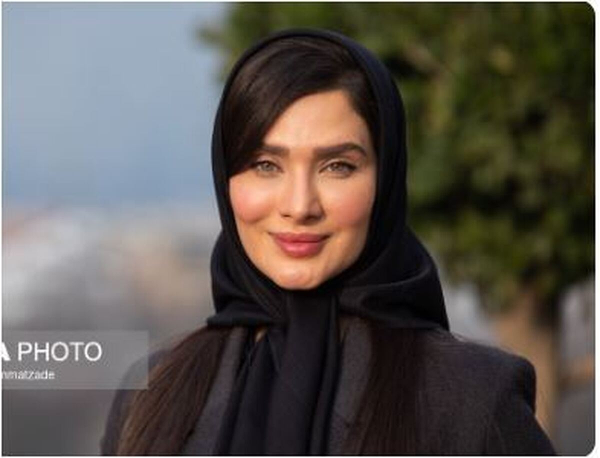دلبری کردن‌های ساناز سعیدی با فیگور‌های جذابش در جشنواره فیلم فجر پر بازدید شد