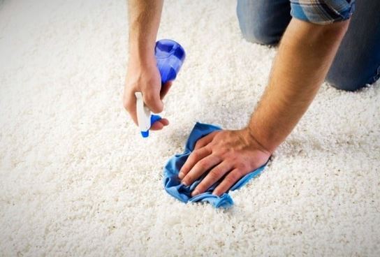 فرش‌های دستباف را بدون شستن مثل روز اول تمیز کنید