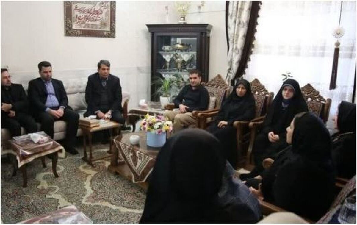 تصاویر منتشر شده از دختر رئیس جمهور در منزل جان‌باختگان حادثه واژگون شدن اتوبوس کرمانی