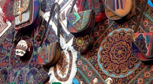 بهترین پوشاک و عتیقه جات را از این جمعه بازار تهران تهیه کنید
