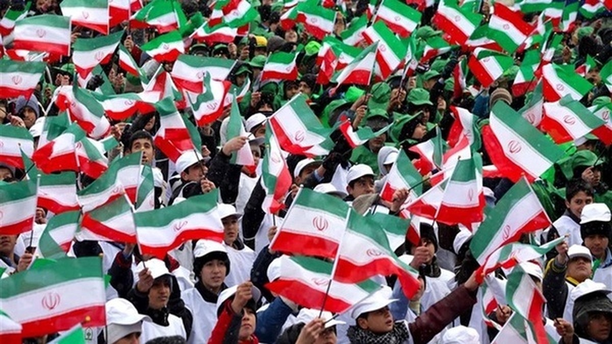 در حال به‌روز‌رسانی/ جشن تولد انقلاب در قلب کویر