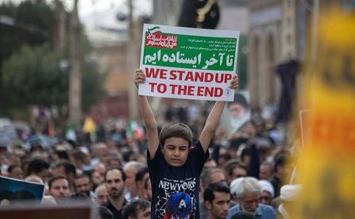 آغاز راهپیمایی ۲۲ بهمن با صفوف به هم پیوسته کرمانشاهیان
