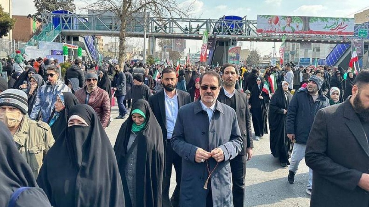 حضور مردم در راهپیمایی ۲۲ بهمن صحنه دیگری از درخشش ملت با بصیرت را رقم زد