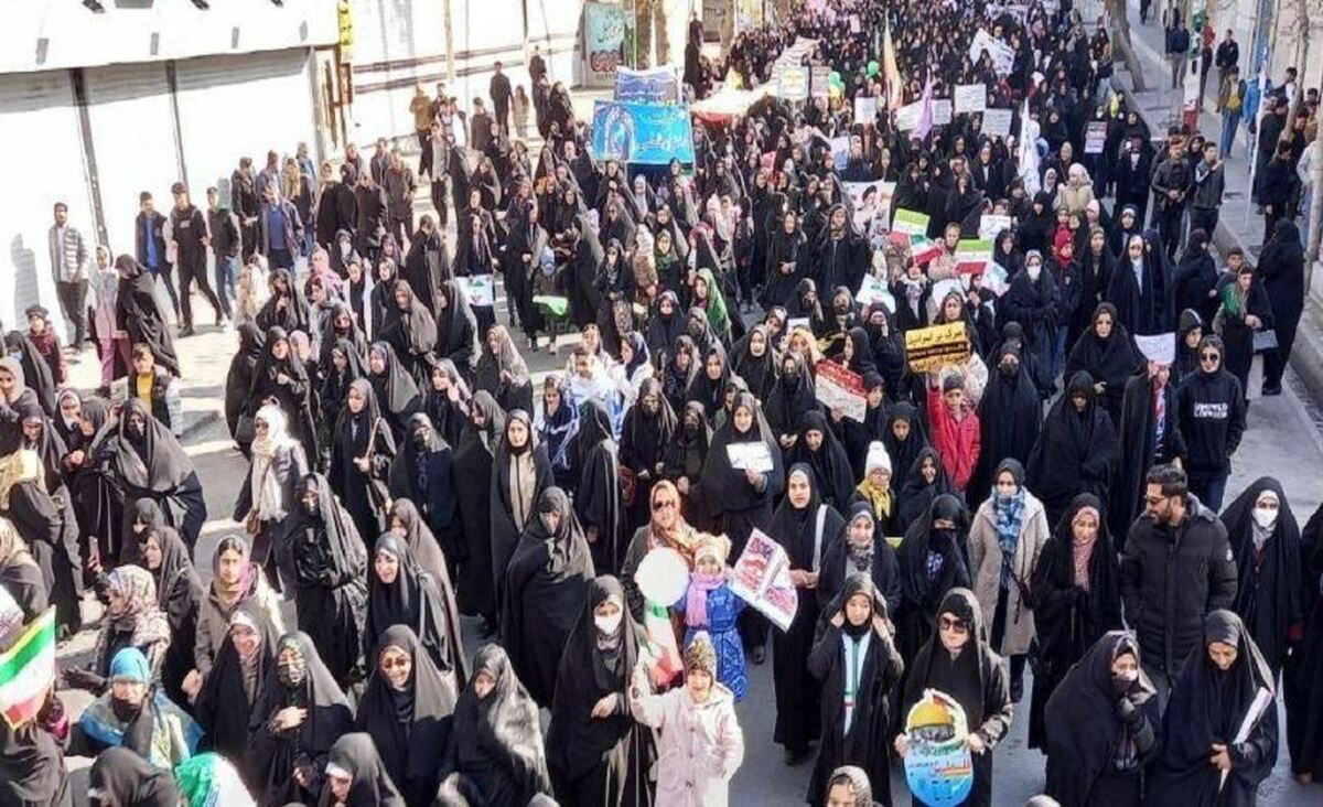تاکید راهپیمایان بر لزوم تقویت نیرو‌های مسلح