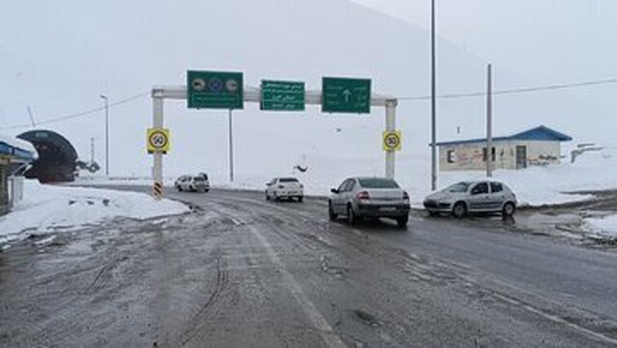 شرایط جاده و هوا در محور کیاسر مناسب ومحور بازگشایی شده است
