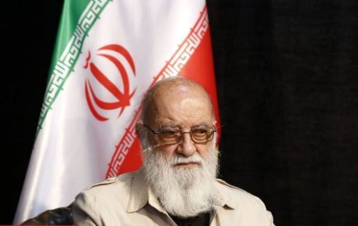 چمران: حمایت مردم از انقلاب چشم دشمنان را کور میکند
