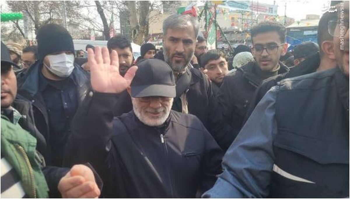 سردار قاآنی با این شکل و شمایل در رهپیمایی ۲۲ بهمن حضور پیدا کرد