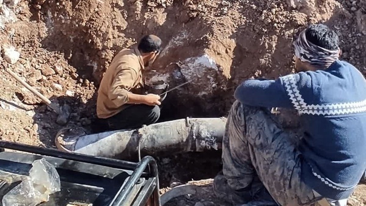 رفع شکستگی خط انتقال آب روستای 