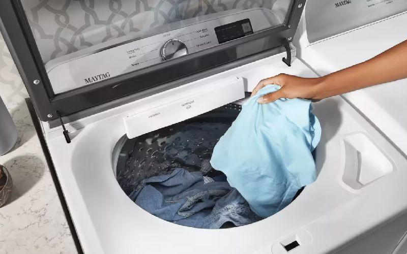 چرا ماشین لباسشویی بوی فاضلاب می‌دهد؟ چگونه این بو را از بین ببریم؟