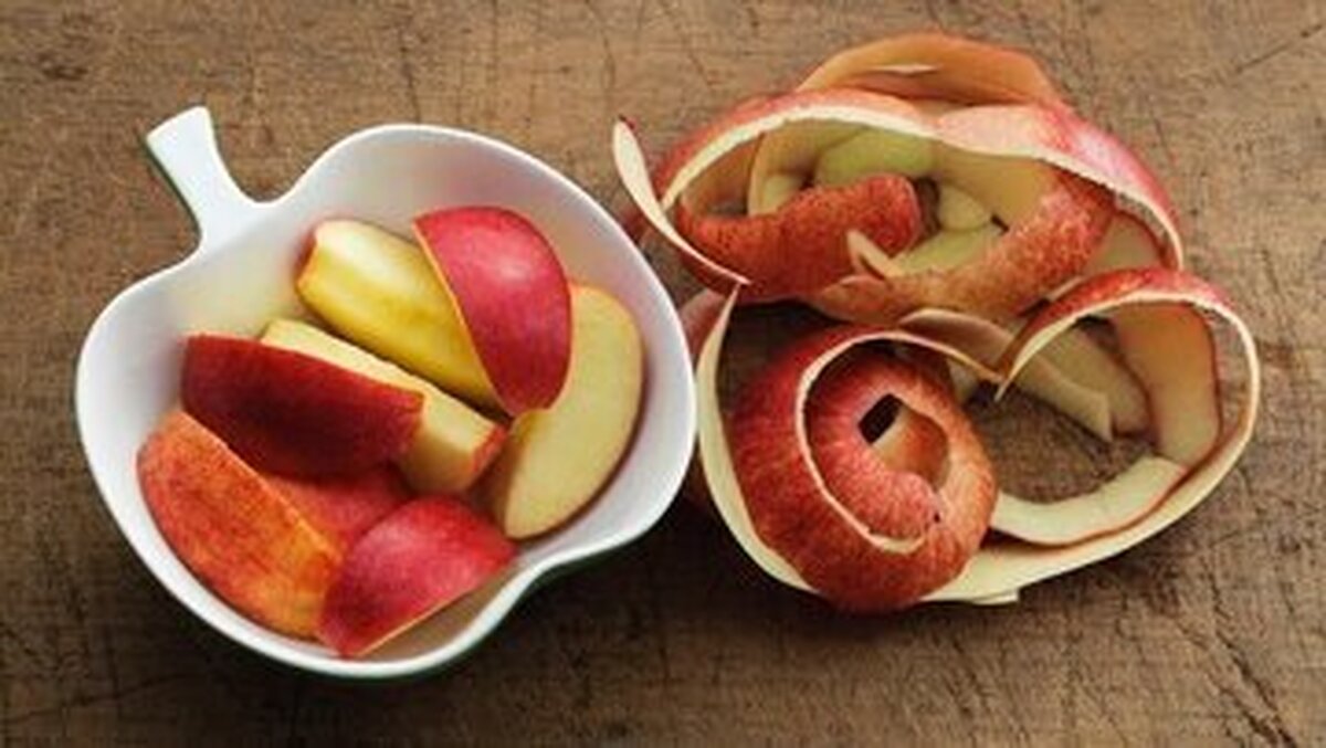 چرا خوردن سیب بدون پوست توصیه می‌شود؟
