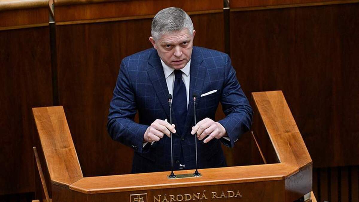 فیکو از اتحادیه اروپا می‌خواهد که پس از گفتگوی پوتین و ترامپ از جنون نظامی خودداری کند