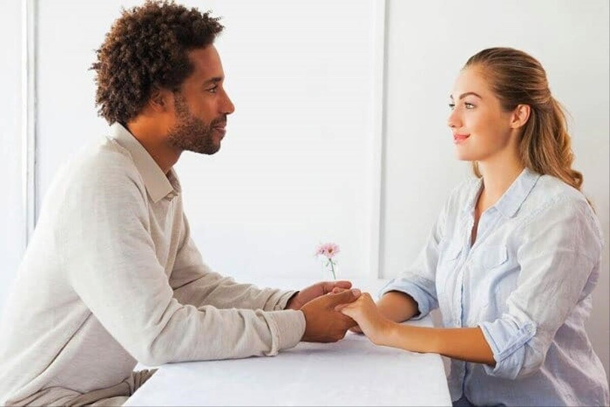 عوامل تاثیر گذار روی احساسات و جذب شدن به افراد را بشناسید
