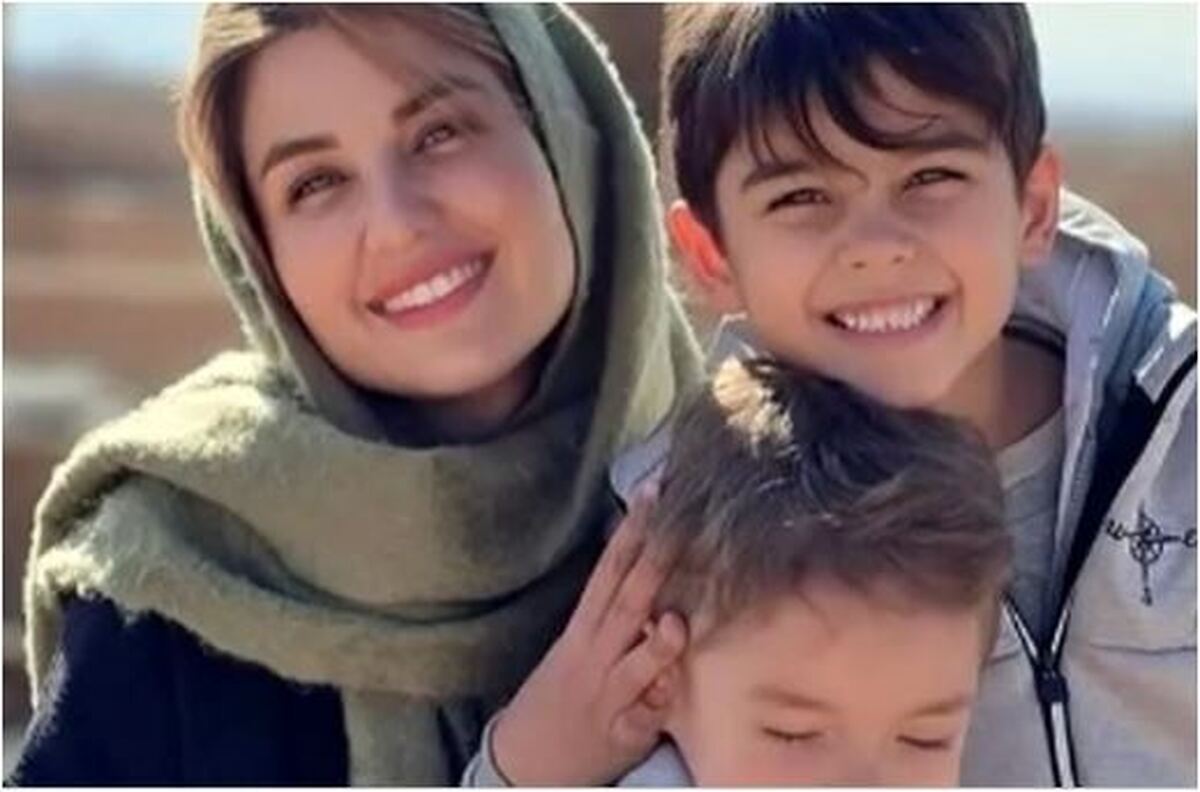 تصاویر شکار شده از چهره‌های معروف سینما و تلویزیون در حال قرآن خواندن