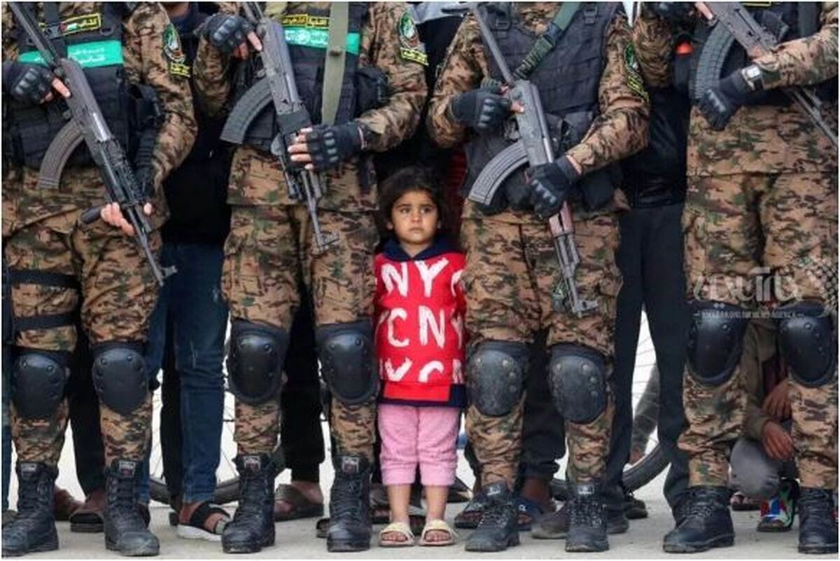 عکسی که باعث به شهرت رسیدن دختربچه اسیر شد