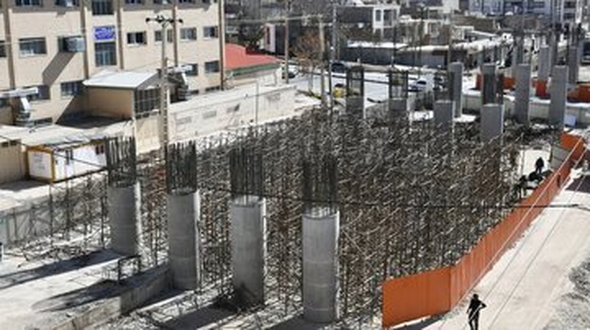 تکمیل پروژه تقاطع غیر همسطح شهدای خدمت (طالقانی - کاشانی) با هدف رفع مشکلات ترافیکی شهرکرد در حال انجام است