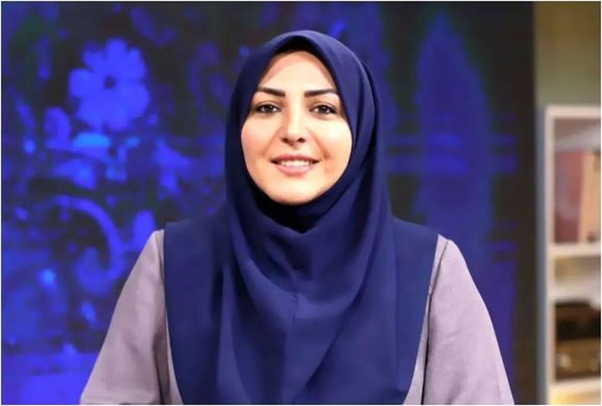 قدم زنی خانم مجری در هوای برفی تهران با استایل گل گلی