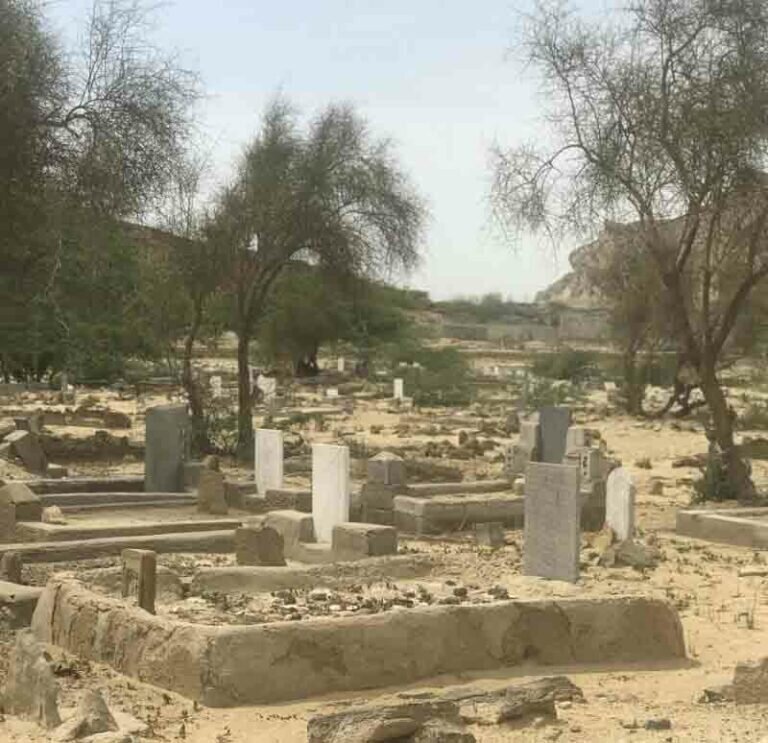 عکس گورستان جن‌ها در چابهار؛ محلی‌ها جرئت ندارند شب‌ها به این قبرستان بروند!