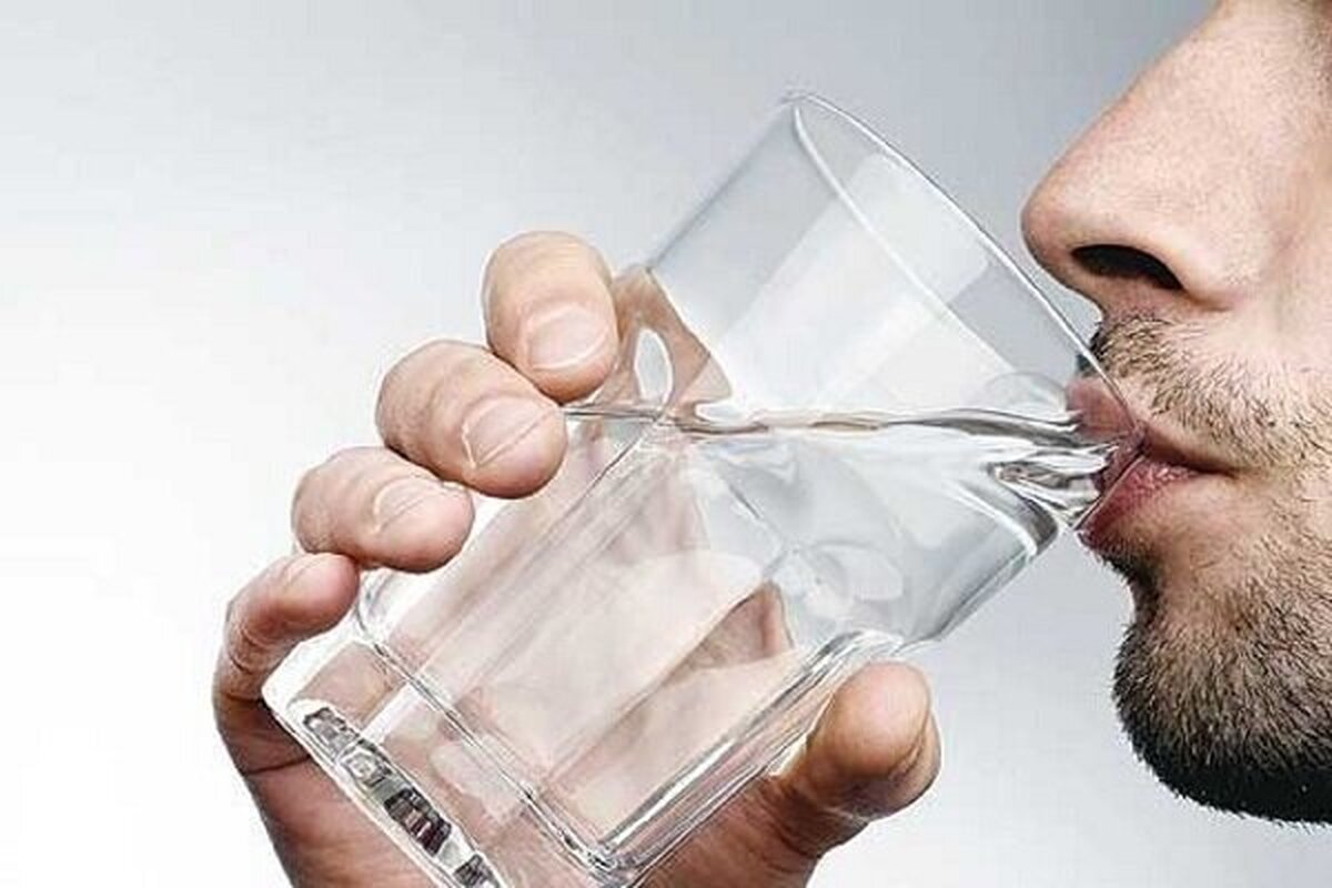 به این دلیل به جای آب سرد، آب گرم بنوشید!
