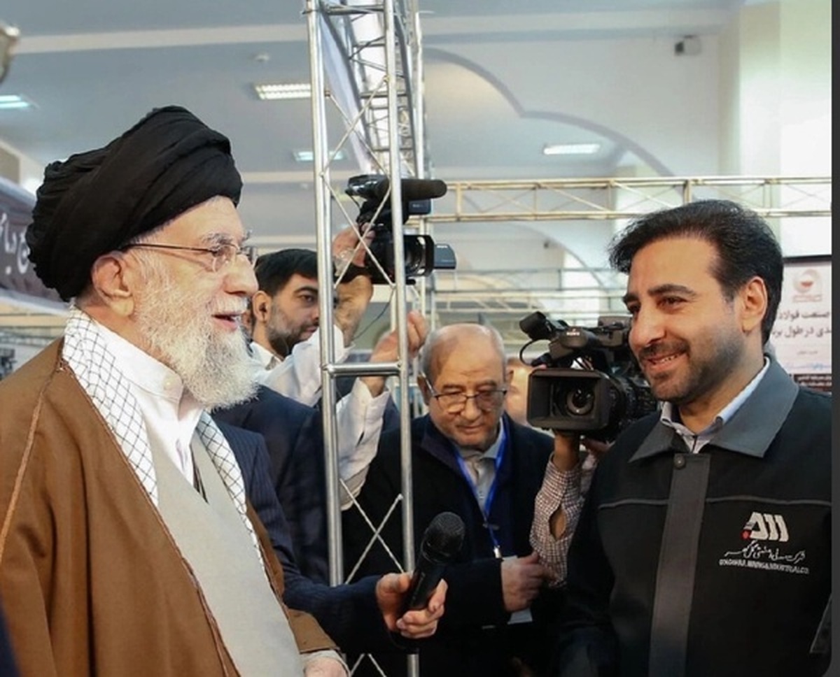 بازدید مقام معظم رهبری از دستاورد‌های گل گهر در نمایشگاه پیشگامان پیشرفت