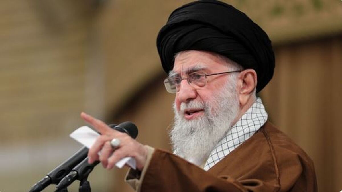 رهبر انقلاب: دولت رشد ۸ درصدی را معلق به سرمایه خارجی نکند