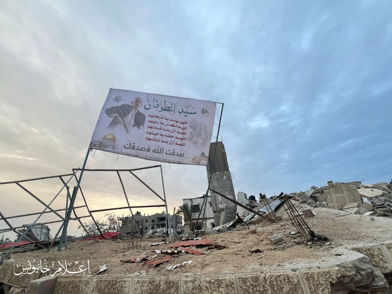 تصاویر| «سید طوفان الاقصى» بر آوار خانه سنوار