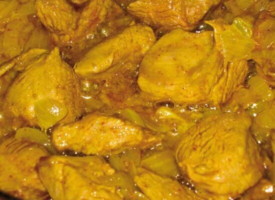 خورش دوغ پای اصیل‌ترین غذای زاهدان با عطر و طعم بهشتی
