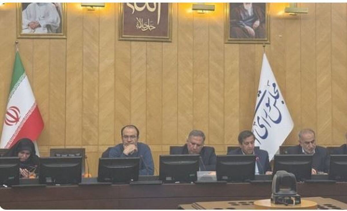 آغاز جلسه کمیسیون اقتصادی برای بررسی استیضاح همتی