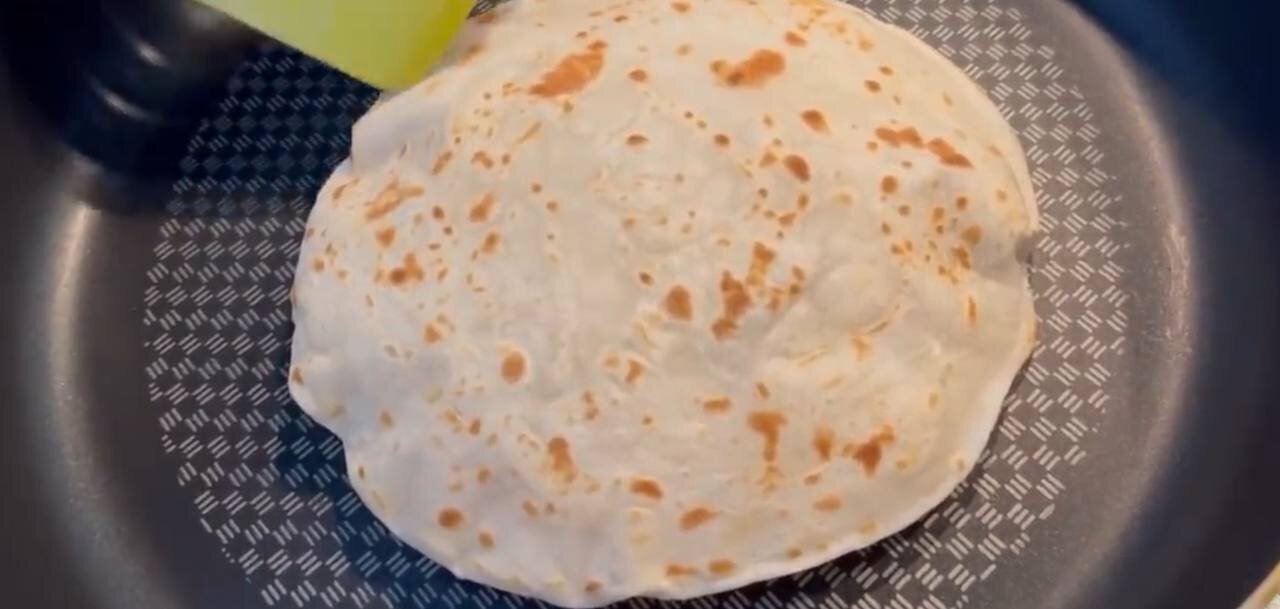طرز تهیه ۱۰ عدد نال لواش با دو لیوان آرد در منزل!