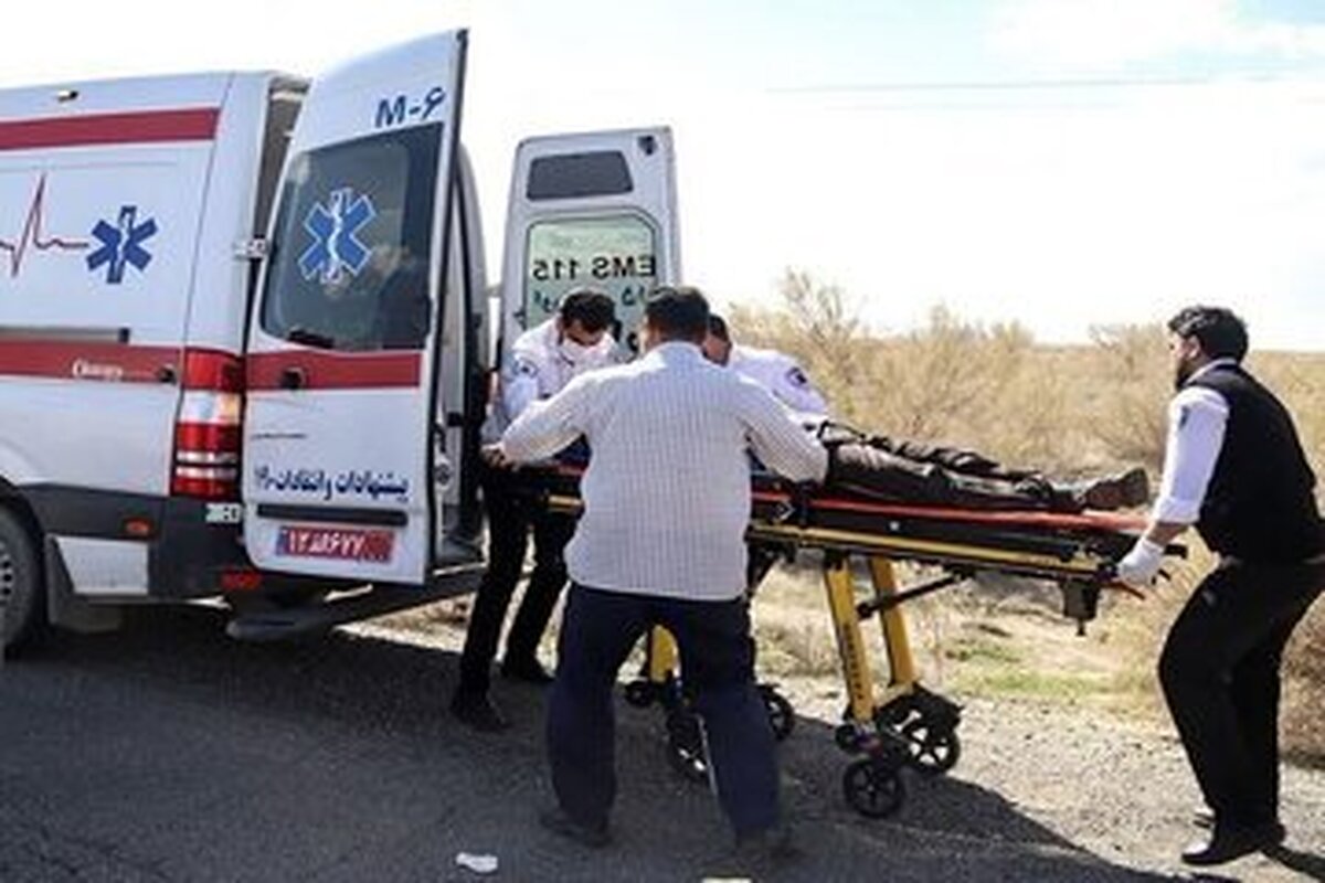 ۱۱ مصدوم در پی واژگونی اتوبوس در محور میبد به مهریز در استان یزد