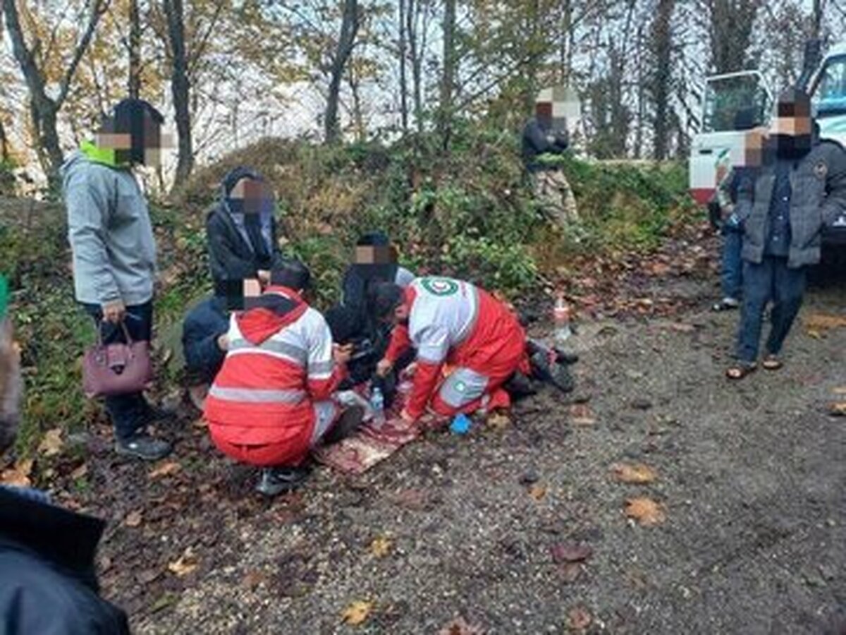عملیات امداد رسانی به ۳ گردشگر گرفتار در جنگل‌های سی‌سنگان