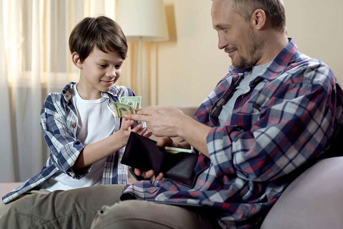 به بچه‌ها پول توجیبی بدهیم یا ندهیم؟ واکاوی اظهارات کارشناس مشهور تلویزیونی