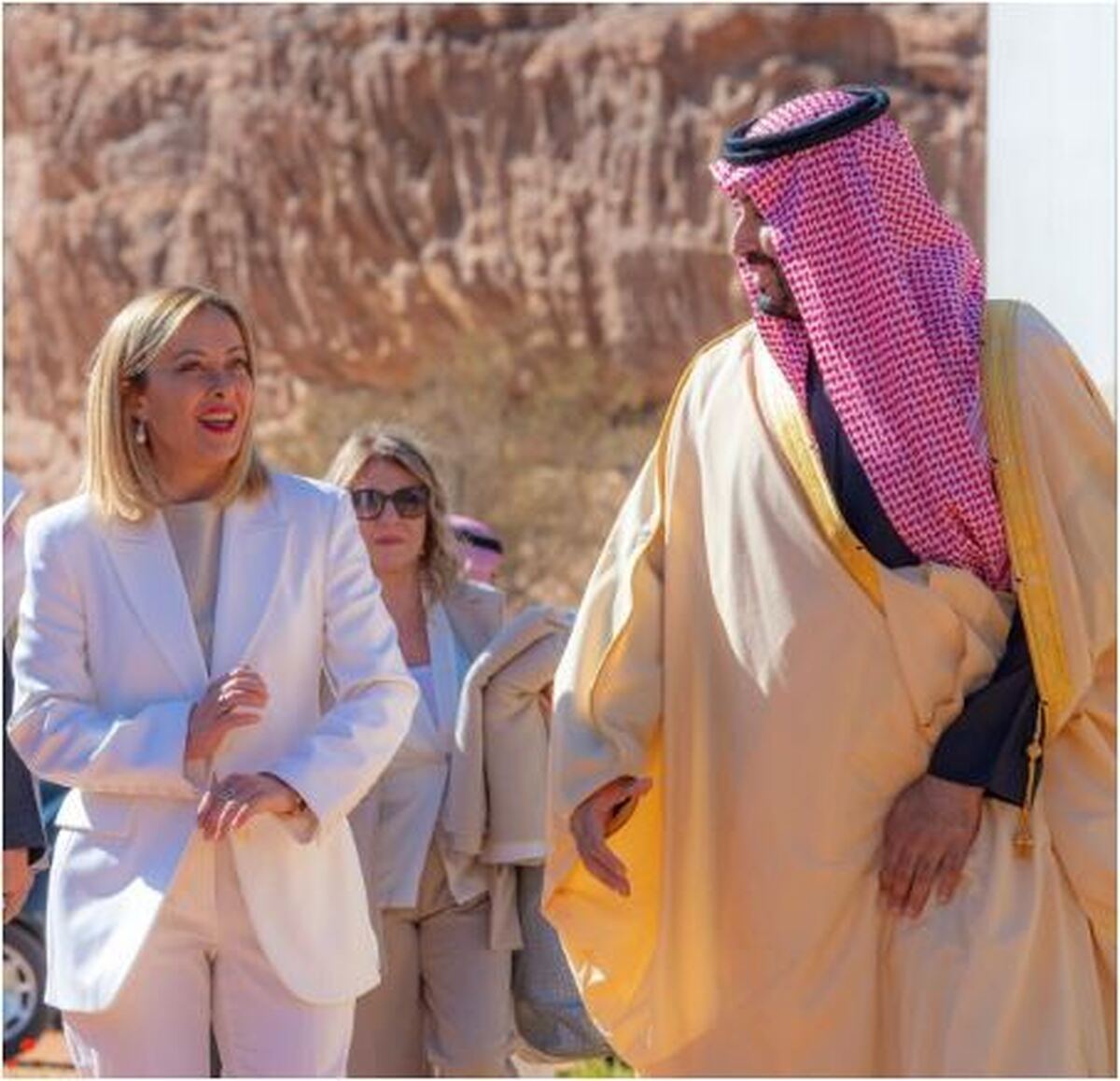 تصاویر شکار شده از لحظه دیدار و استقبال گرم بن سلمان از ملونی، نخست وزیر ایتالیا