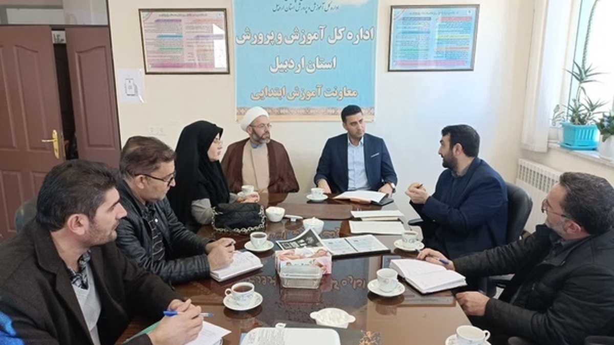 ۱۲هزار بسته کمک آموزشی بین دانش‌آموزان کم‌برخودار توزیع می‌شود