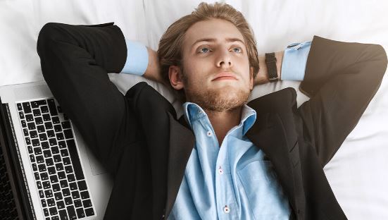 چگونه عادت بد پشت گوش انداختن کار‌ها را ترک کنیم؟