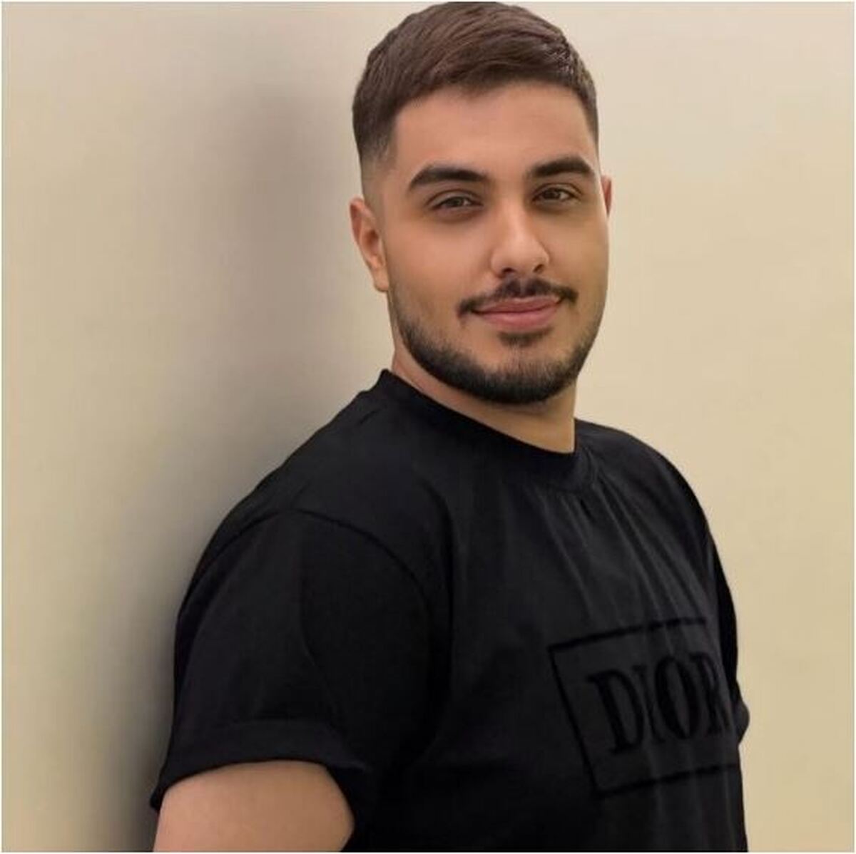 عکس یادگاری صمیمانه آرون افشار و علی دایی با فیگوری که فکرش را هم نمی‌کنید!