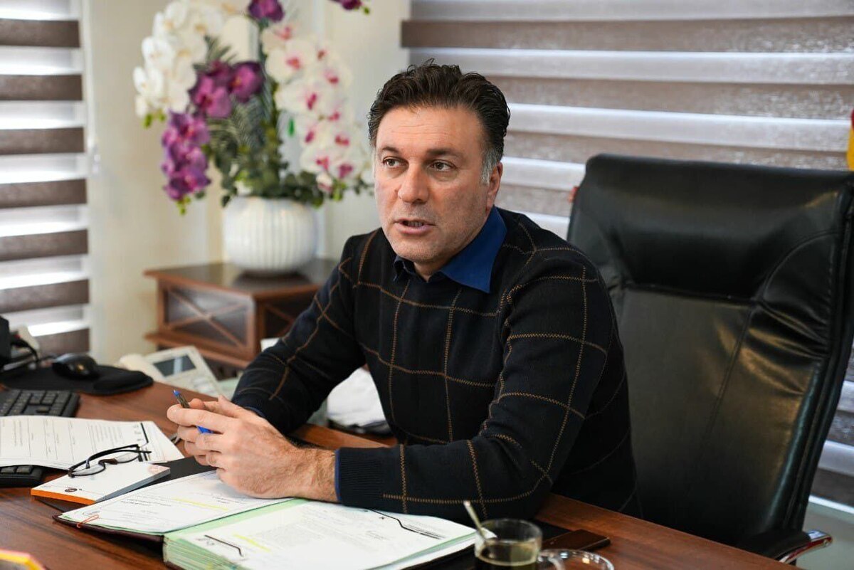 مدیر عامل باشگاه تراکتور فدراسیون فوتبال را تهدید کرد/پای فیفا را به ماجرا باز می‌کنم...