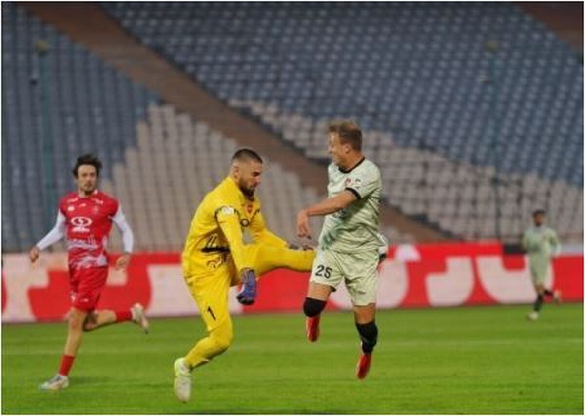 ورود وزیر ورزش به اتفاقات دیدار پرسپولیس - تراکتور