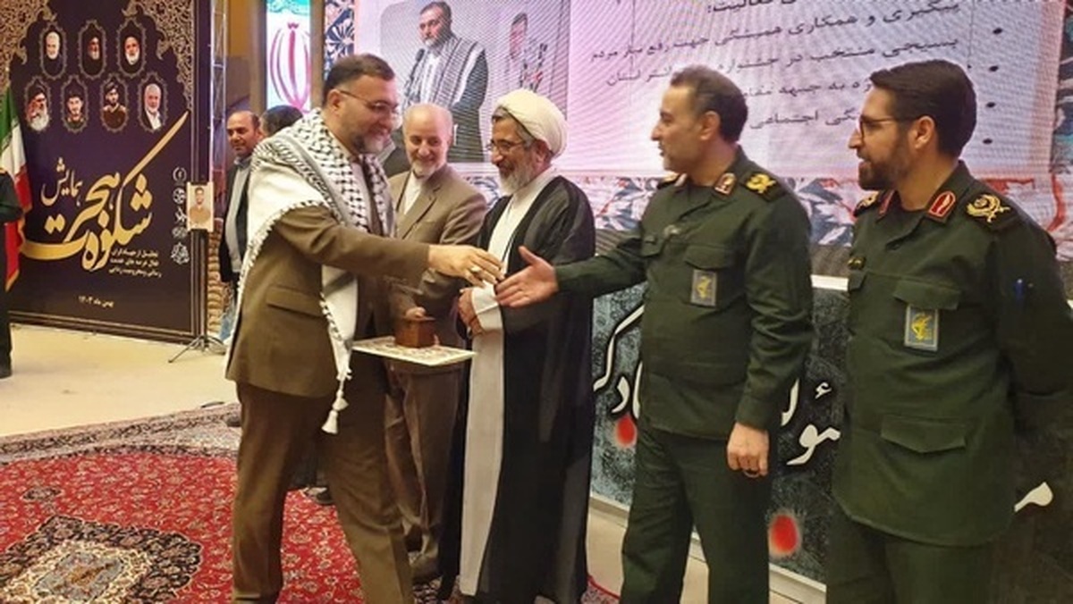 تقدیر از شهرداری قم به عنوان دستگاه جهادی نمونه در همایش «شکوه هجرت» / «کلانترزاده» به عنوان مدیر جهاد