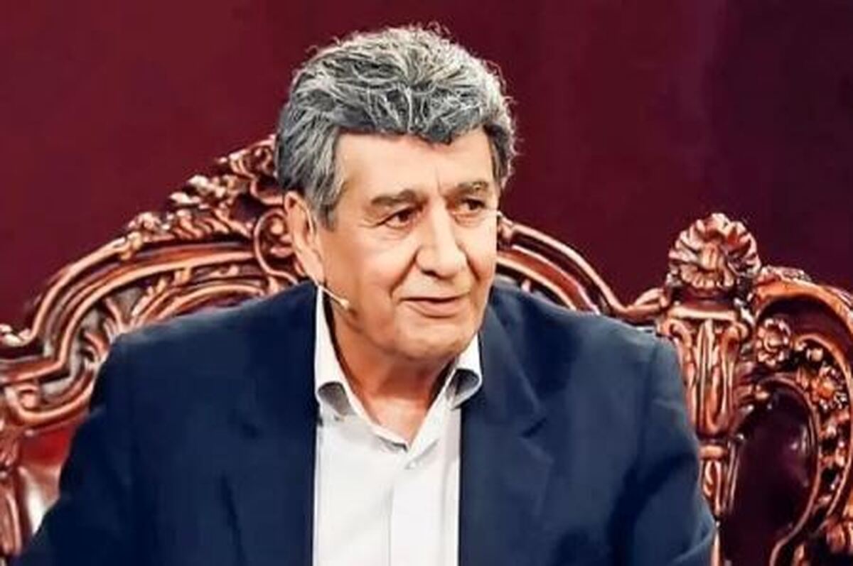 تصویری غم انگیز از گلباران شدن خانه ابدی منوچهر والی‌زاده