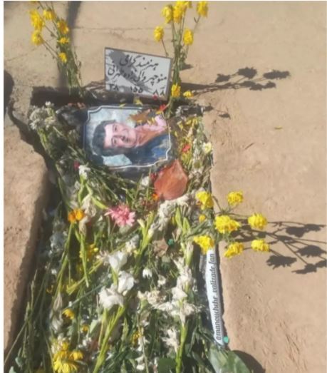 تصویری غم انگیز از گلباران شدن خانه ابدی منوچهر والی‌زاده