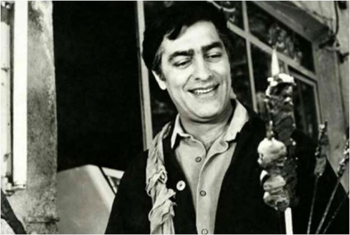 قابی دیدنی از فیگور و بدن نمایی فردین در یک زورخانه در سال ۵۵