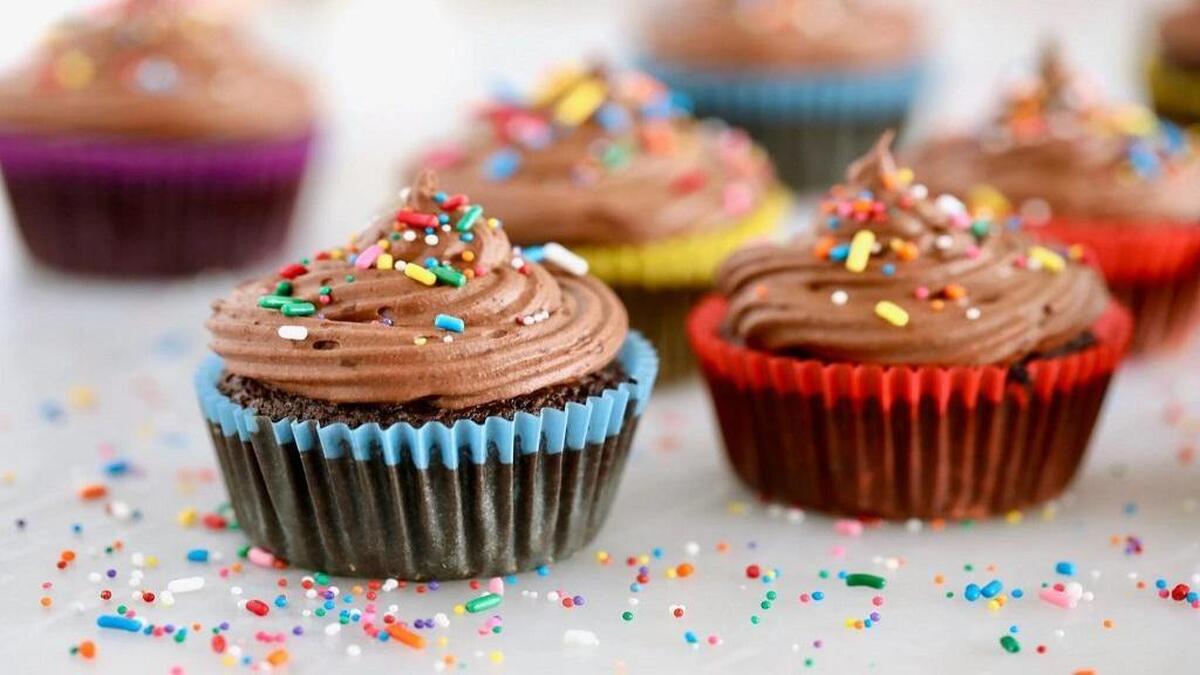 آموزش مرحله به مرحله پخت کاپ کیک شکلاتی وگان برای افراد رژیمی + عکس