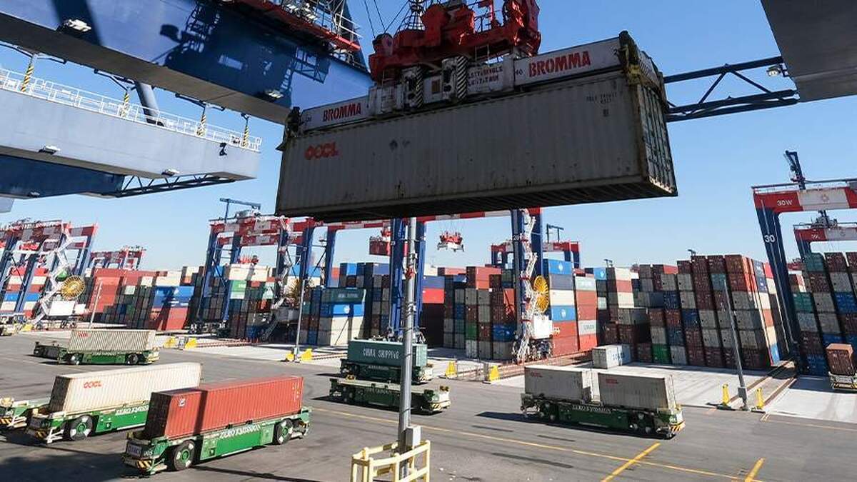 ترامپ از اعمال تعرفه ۲۵ درصدی بر کالا‌های اتحادیه اروپا خبر داد