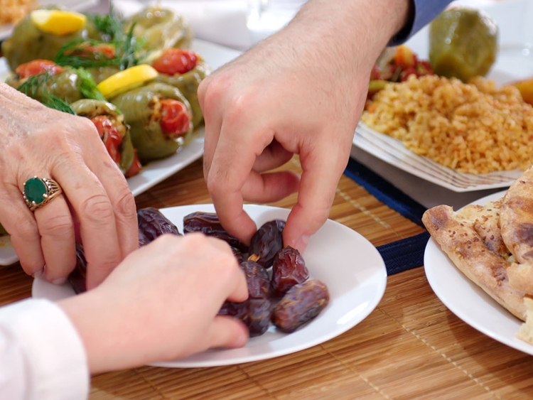 چرا با روزه گرفتن بعضی افراد چاق می‌شوند؟