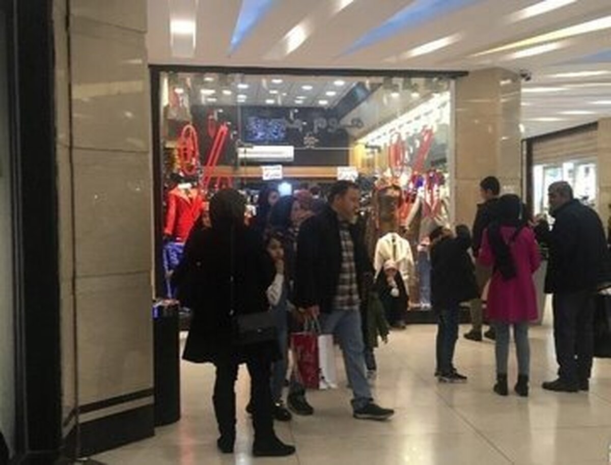 در ایام نوروز شهروندان در مراکز خرید به دلیل ازدحام جمعیت توصیه های پلیس را رعایت کنند