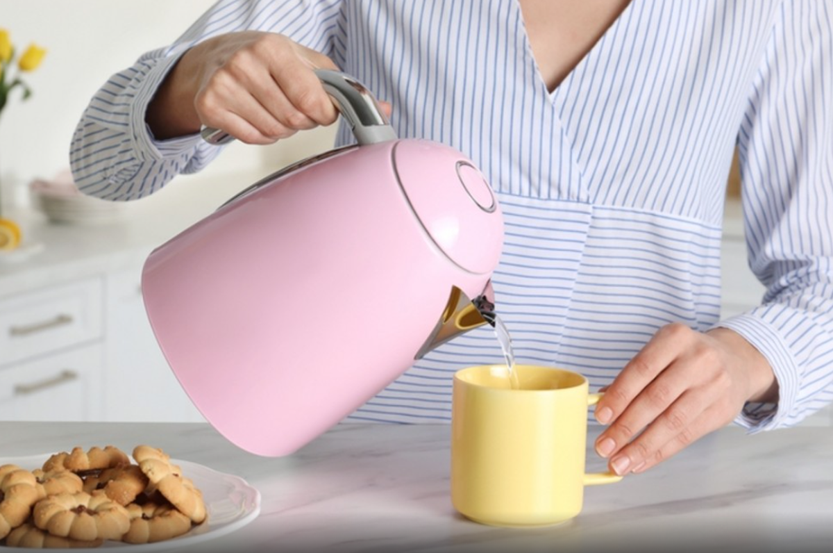 پزشک گفت که چرا کتری‌های برقی پلاستیکی خطرناک هستند
