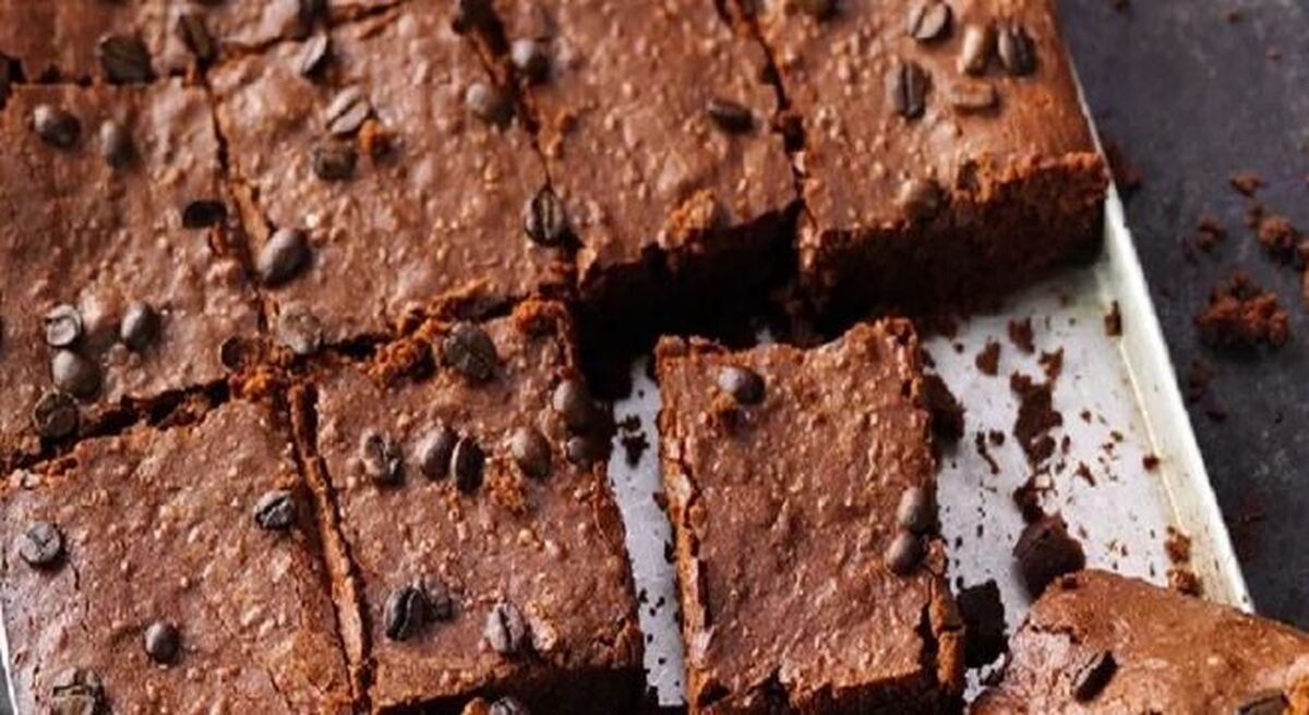 رسپی کیک براونی محبوب دل‌ها با طعم وانیل مخصوص افراد ژیمی